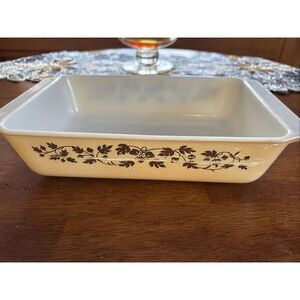 Vintage Pyrex Acorn Casserole Dish